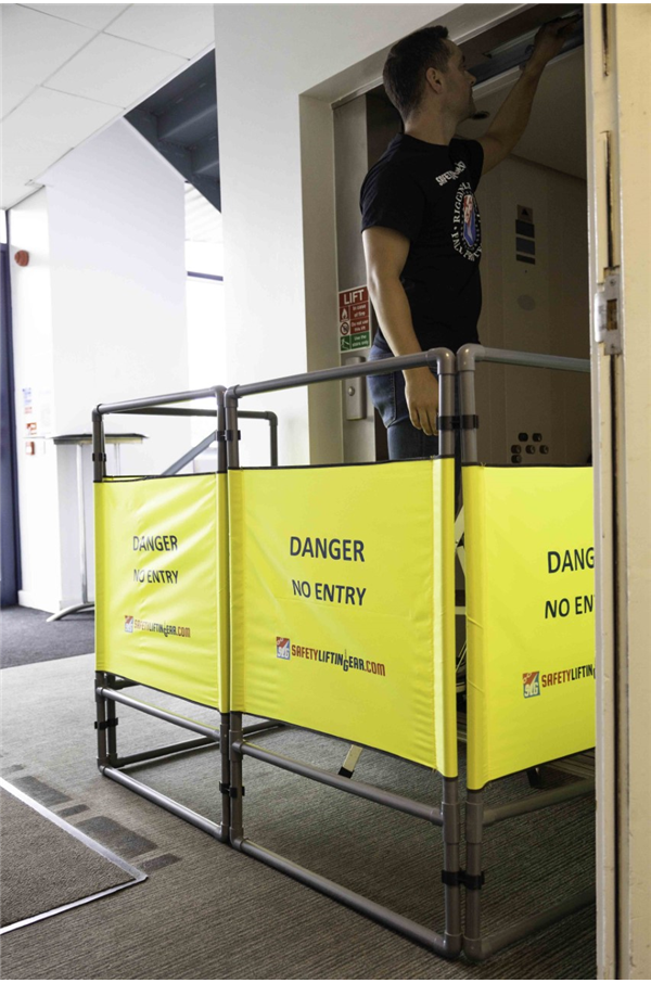 HiViz Safety Barrier with 4 panels SLGAT210 SafetyLiftinGear