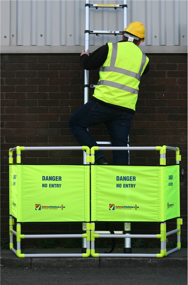 Safety Barrier with 4 panels | GFAT210 | SafetyLiftinGear