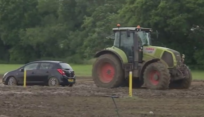 Glas-tow: How We Helped Festival-Goers Escape The Mud This Year