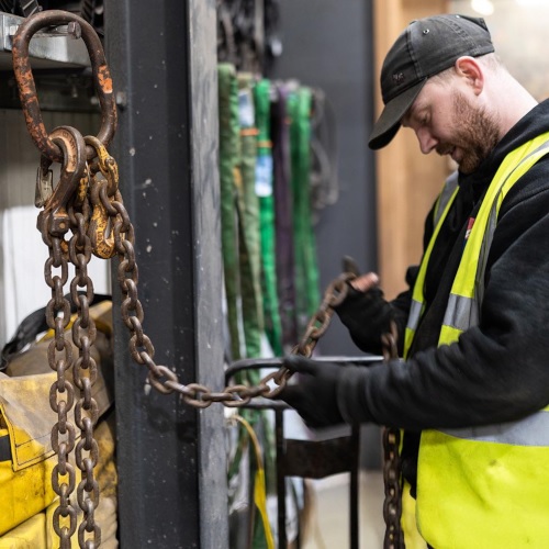 Long life lifting chain