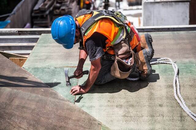 how to work safely on a roof