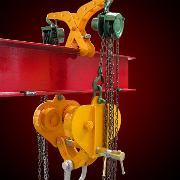 Lifting clamp with beam